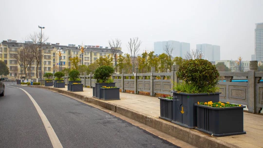 1616206870972778.jpg 花箱