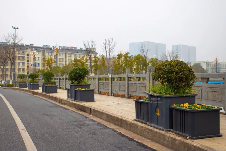 1677474766374523.jpg 花箱