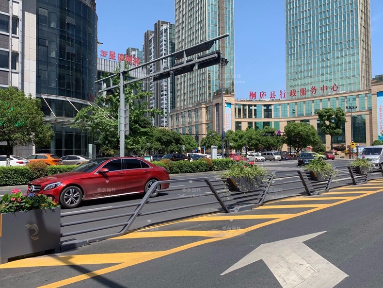 1677830286202780.jpg 護(hù)欄花箱A1-(1).jpg