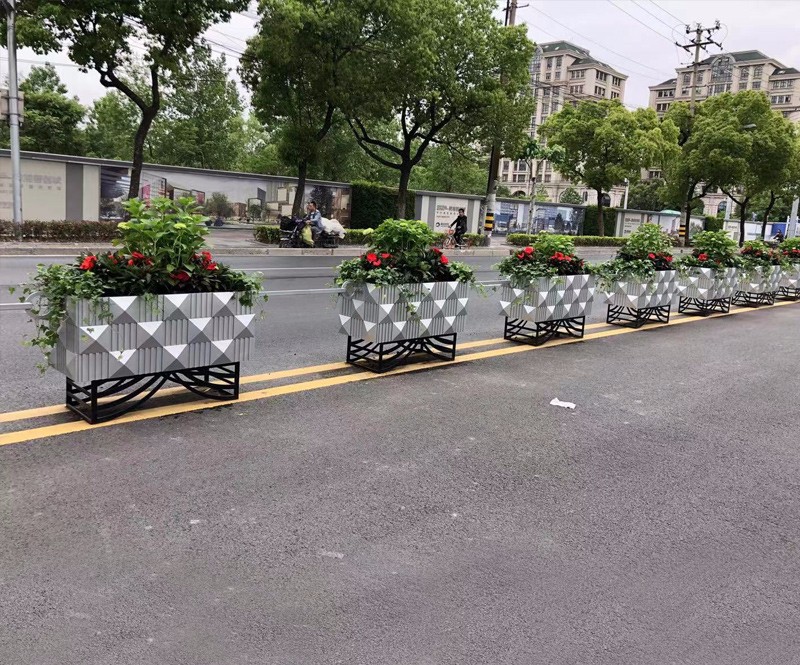 1681885408412920.jpg 銀爵花箱3.jpg