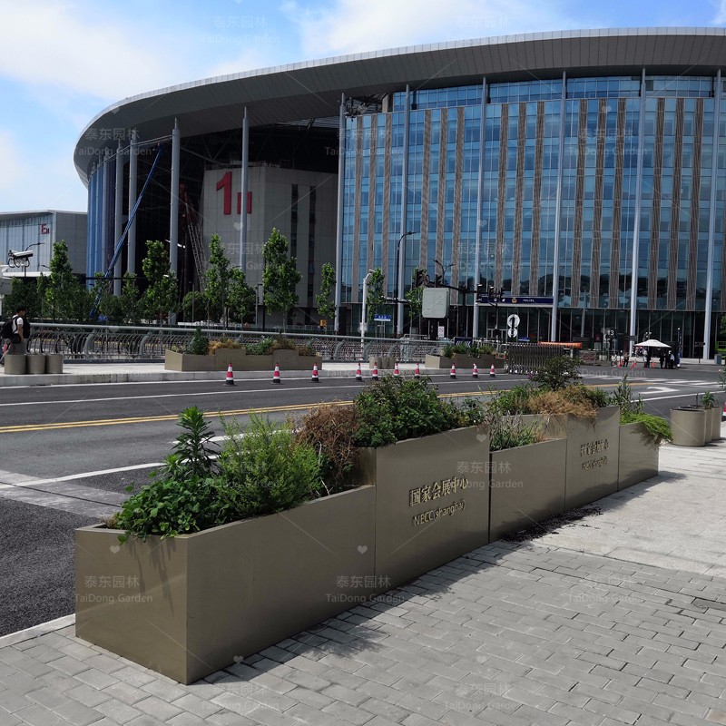 1689148025956499.jpg 花箱