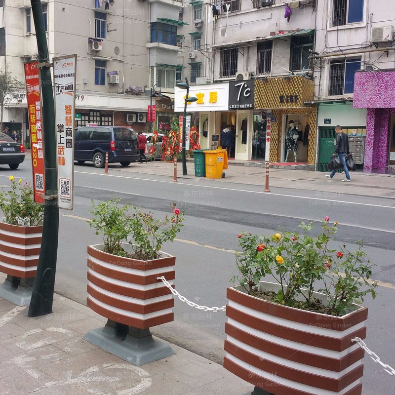 1689148149100508.jpg 花箱