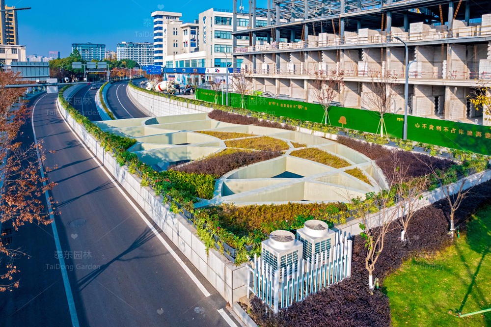 1701391255547463.jpg 花箱