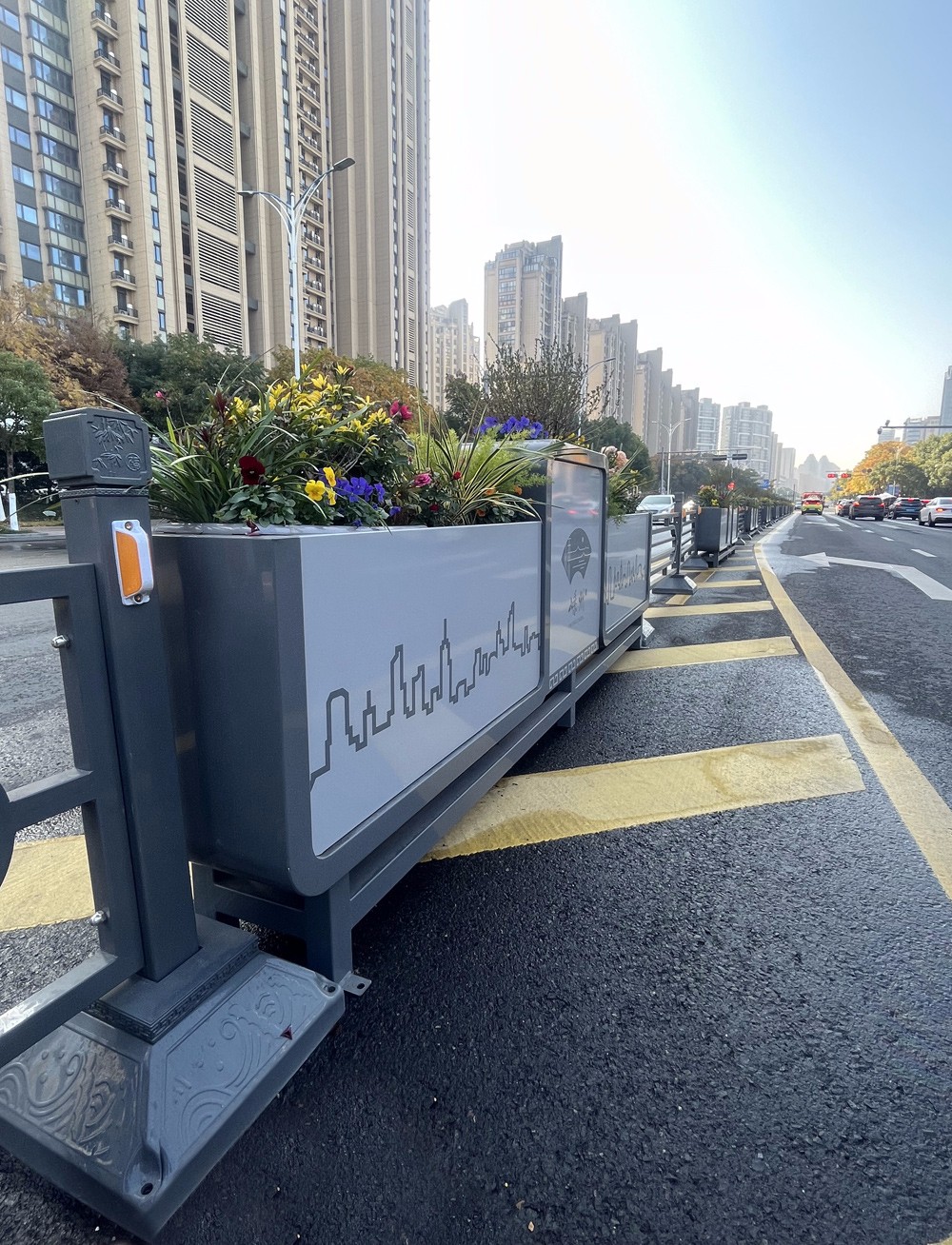 1702003020638575.jpg 花箱