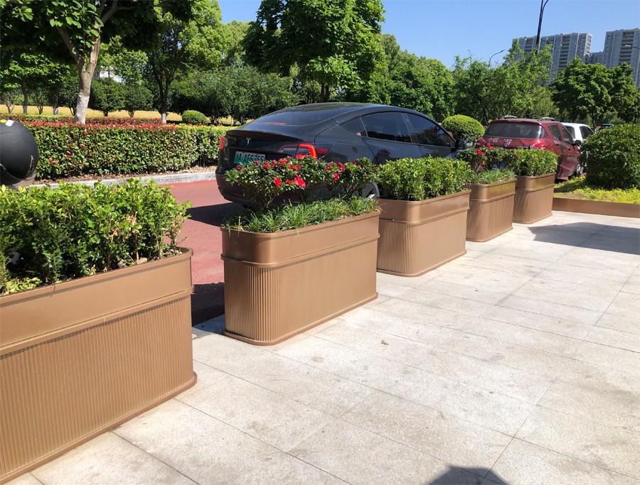 1715749014212564.jpg 花箱